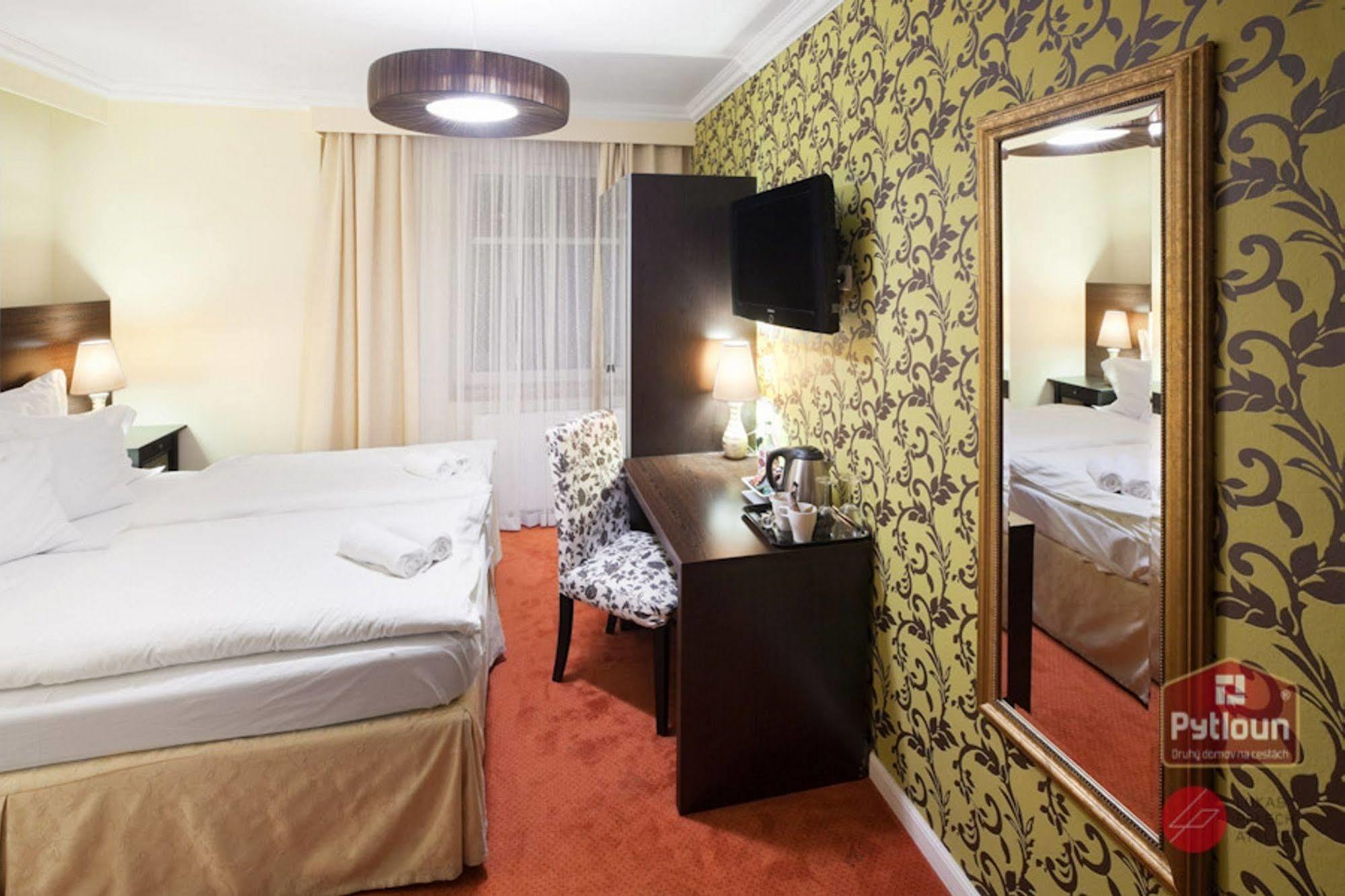 Pytloun Design Self Check-In Hotel Ліберець Номер фото